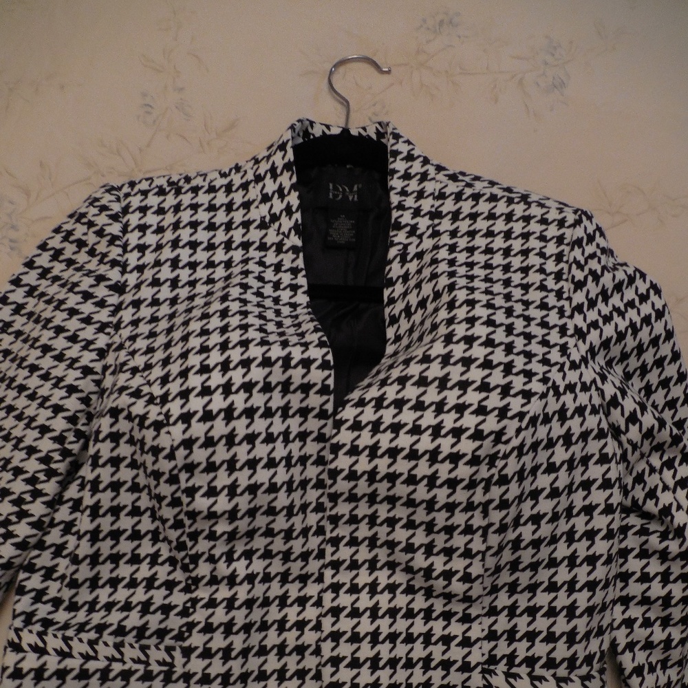 Lovely Shaped, Herringbone Pattern Jacket - image 8